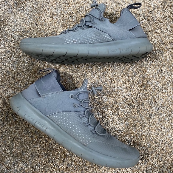 Nike Shoes - Nike Free Run Commuter 2017